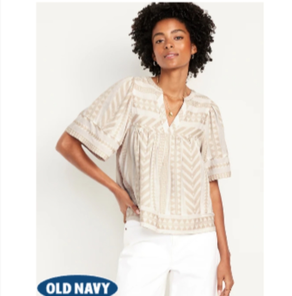 Old Navy Split neck textured top.. Medium